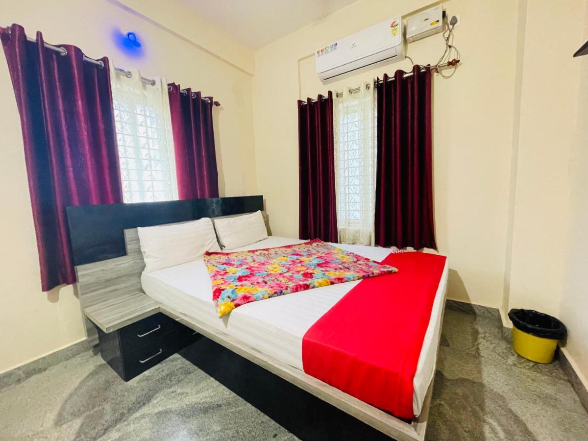 Crown Residency Hotell Mysore Exteriör bild