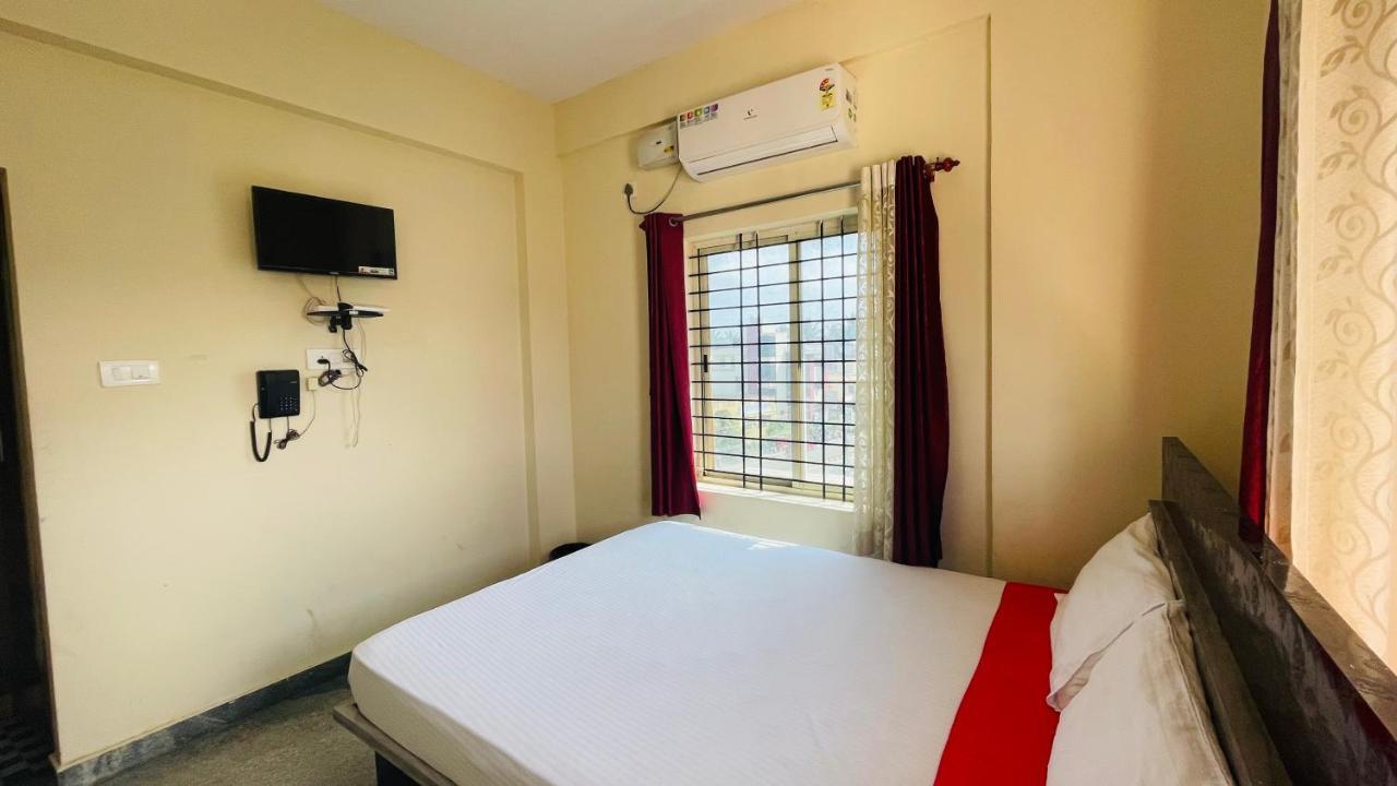 Crown Residency Hotell Mysore Exteriör bild