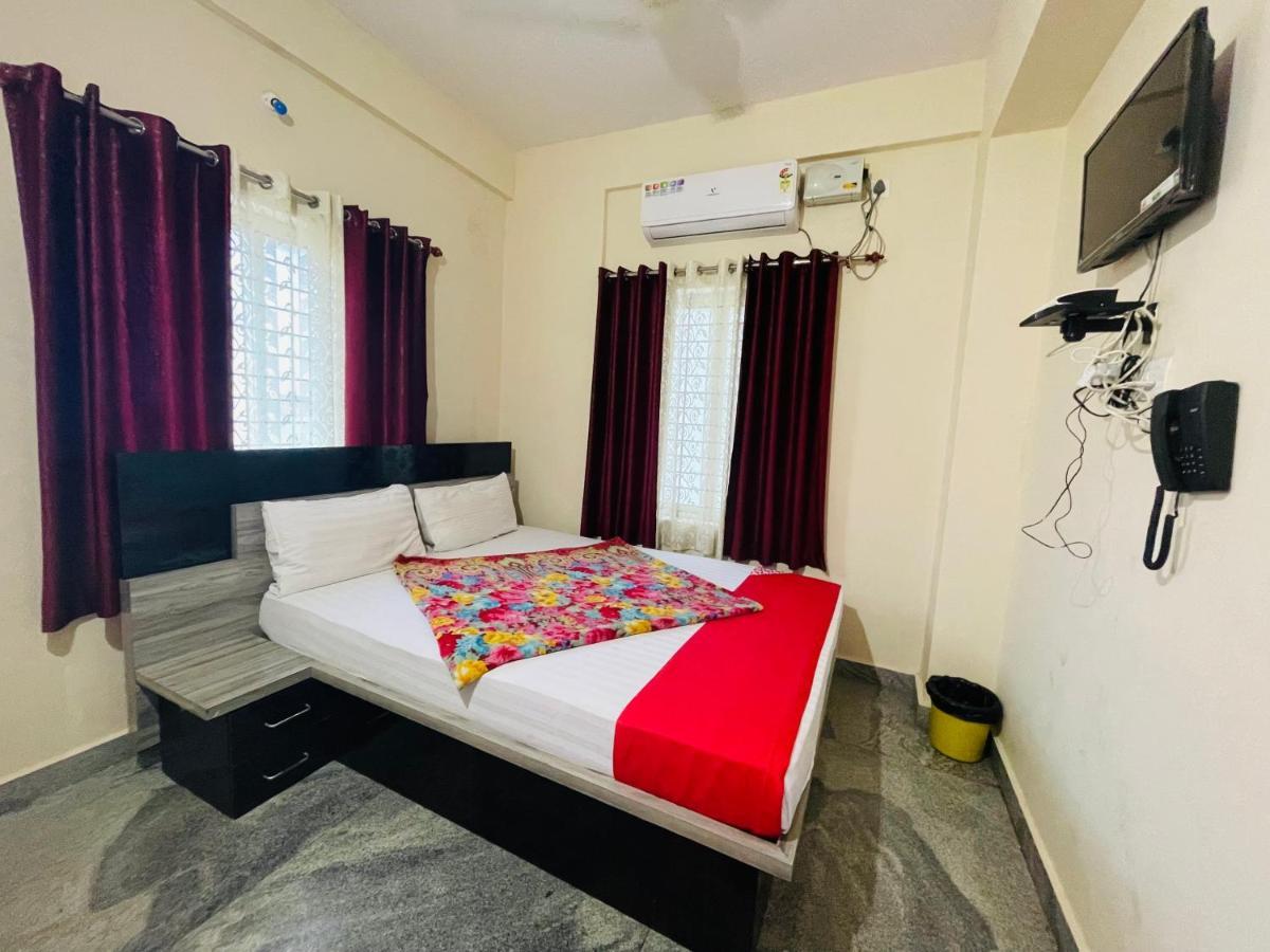 Crown Residency Hotell Mysore Exteriör bild