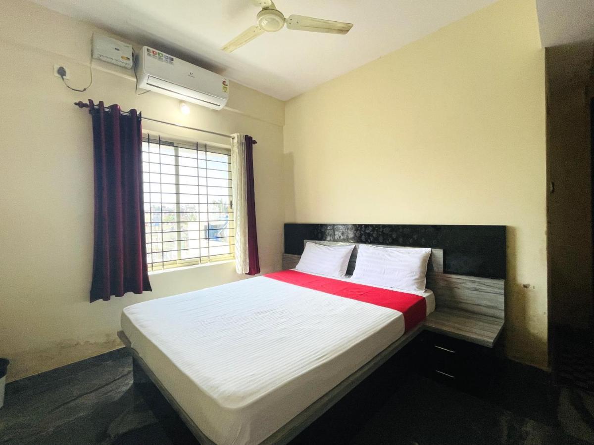 Crown Residency Hotell Mysore Exteriör bild