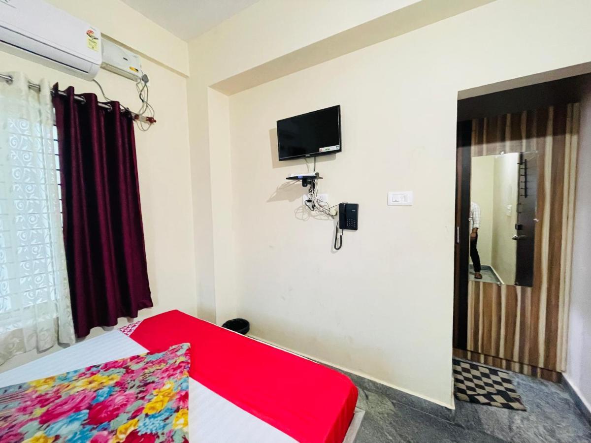 Crown Residency Hotell Mysore Exteriör bild