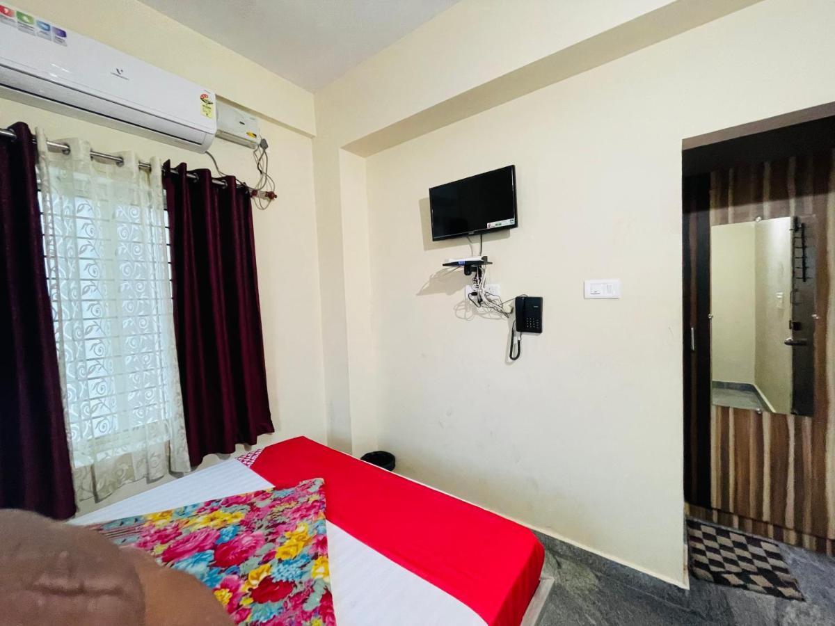 Crown Residency Hotell Mysore Exteriör bild