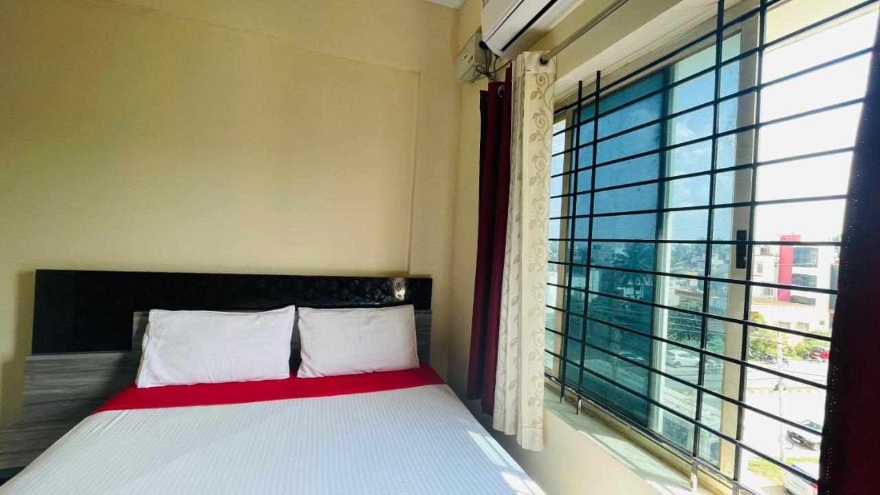 Crown Residency Hotell Mysore Exteriör bild