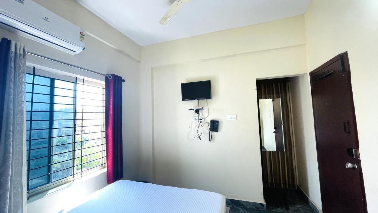 Crown Residency Hotell Mysore Exteriör bild