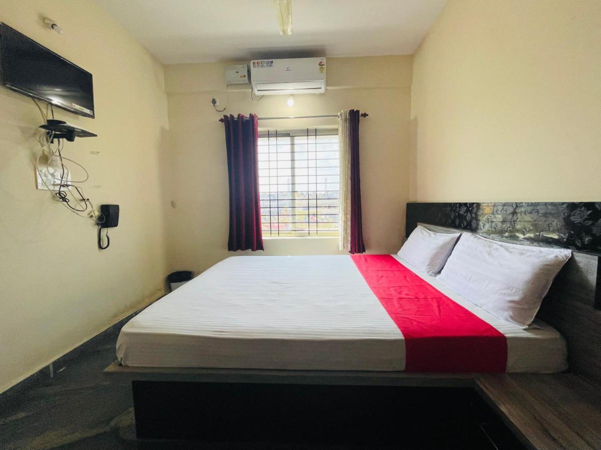 Crown Residency Hotell Mysore Exteriör bild
